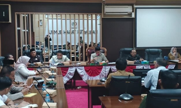 Raker Gabungan Komisi DPRD Tanbu Bahas Progres SHM Desa Tri Martani yang Melibatkan BPN Tanbu