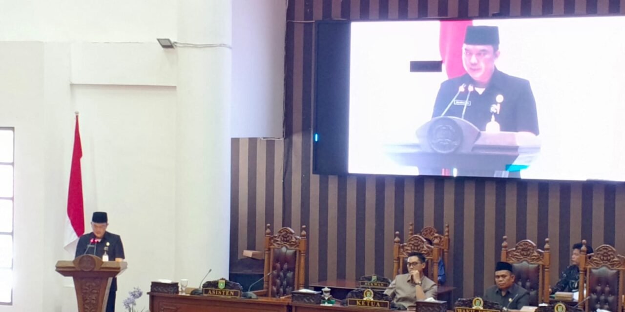 Pemkab Tanbu Sampaikan Jawaban Ekskutif Terhadap Pemandangan Umum Fraksi DPRD