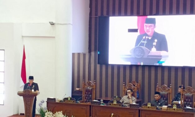 Pemkab Tanbu Sampaikan Jawaban Ekskutif Terhadap Pemandangan Umum Fraksi DPRD