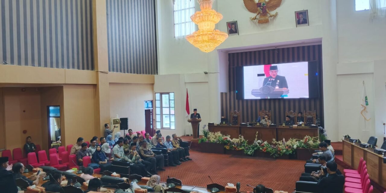 Pemkab Tanbu Sampaikan Jawaban Eksekutif Terhadap Pemandangan Fraksi DPRD Terkait Raperda