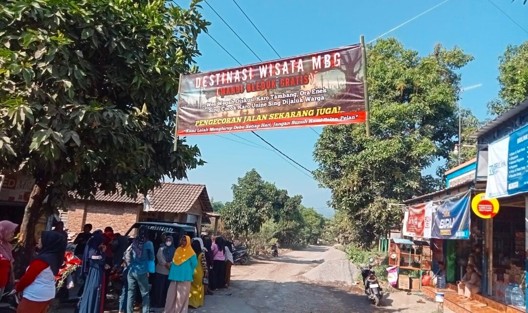 Puncak Kekecewaan Warga Mojoduwur, Truk Tambang Diblokir hingga Ada Kepastian Perbaikan Jalan