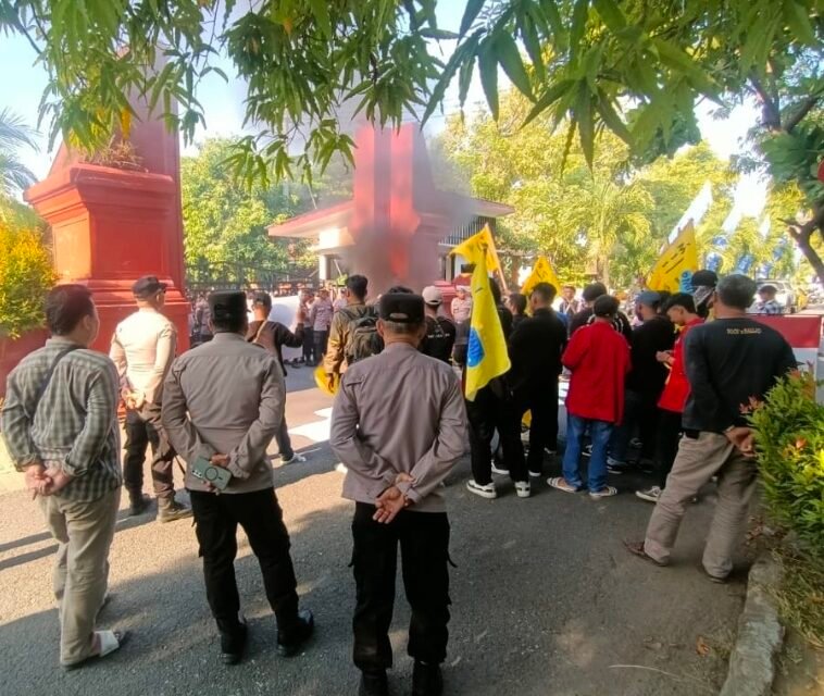 Gelombang Aksi Guncang DPRD Nganjuk, Massa Desak Evaluasi MBG, Dugaan Bansos Tak Tepat Sasaran dan Perbaikan Jalan Rusak