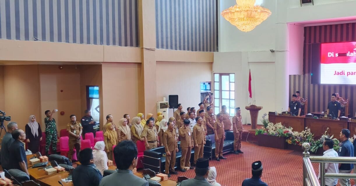DPRD Tanbu Gelar Rapat Paripurna Penyampaian Pemandangan Umum Fraksi Terhadap Raperda Perubahan Perda BPD