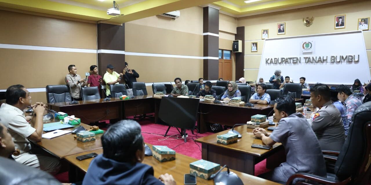 Komisi III DPRD Tanbu Gelar Raker Bersama Bappedalitbang Tanbu Bahas Penguatan Implementasi Sistem Integrasi Satu Data dan Smart City