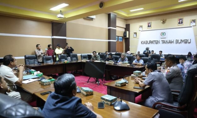 Komisi III DPRD Tanbu Gelar Raker Bersama Bappedalitbang Tanbu Bahas Penguatan Implementasi Sistem Integrasi Satu Data dan Smart City