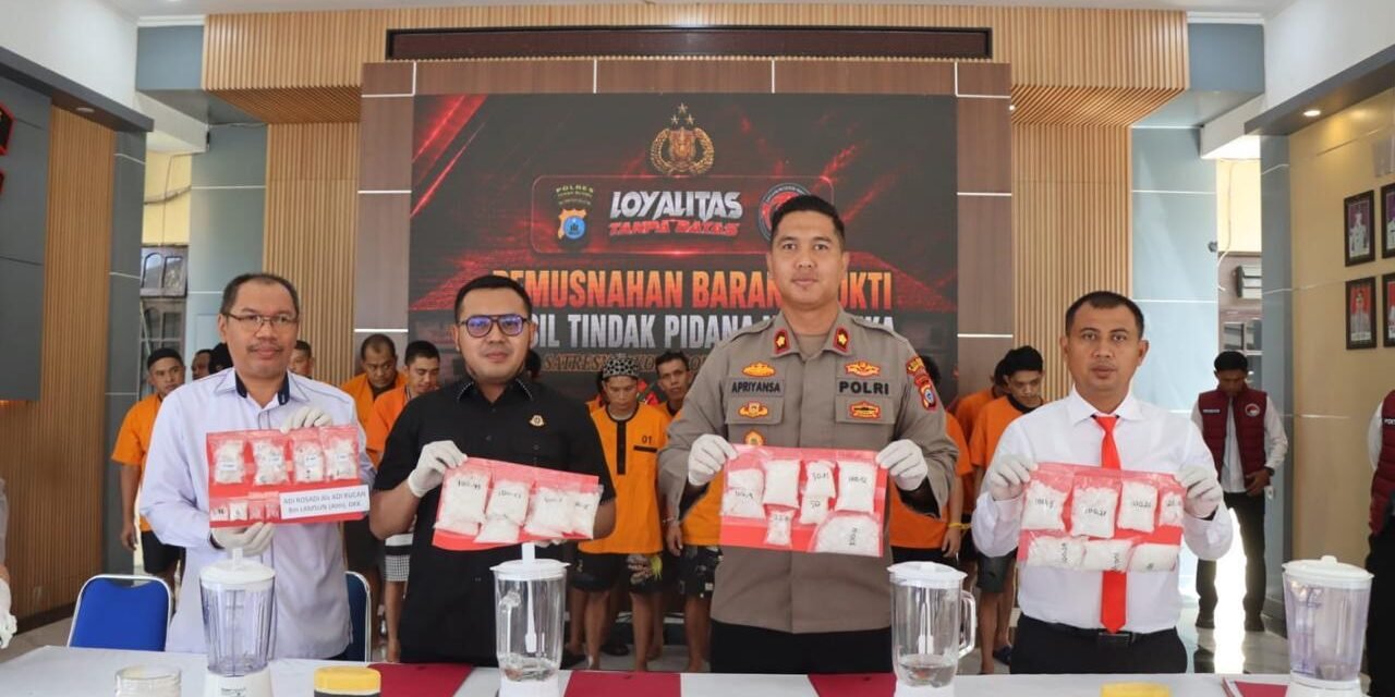 Satres Narkoba Polres Tanbu Musnahkan Barang Bukti Berupa Sabu dan Puluhan Butir Ekstasi