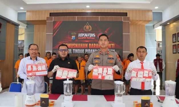 Satres Narkoba Polres Tanbu Musnahkan Barang Bukti Berupa Sabu dan Puluhan Butir Ekstasi