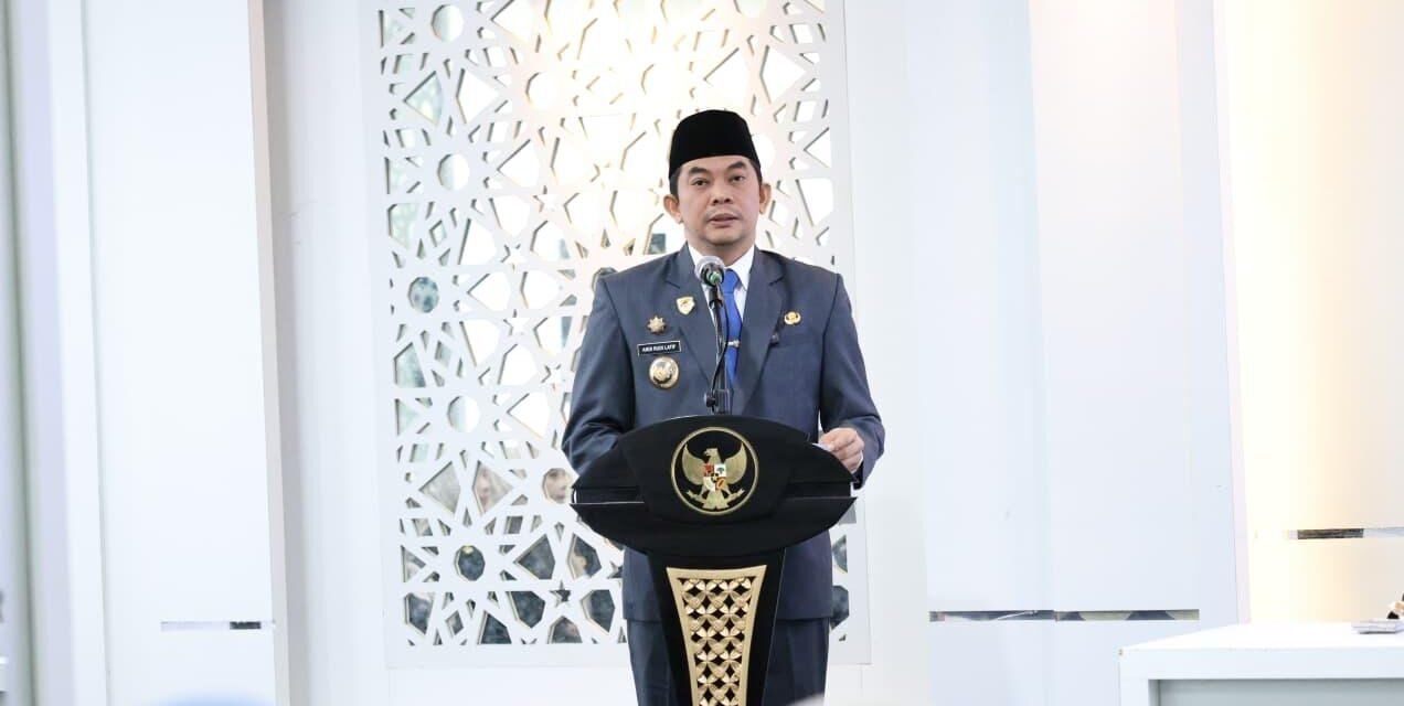 Bupati Tanbu Lantik Pejabat Administrator dan Pengawas Pemkab Tanbu di Kantor Bupati