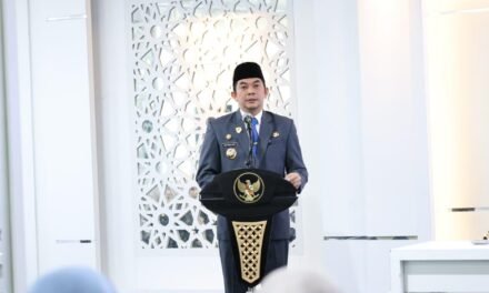 Bupati Tanbu Lantik Pejabat Administrator dan Pengawas Pemkab Tanbu di Kantor Bupati