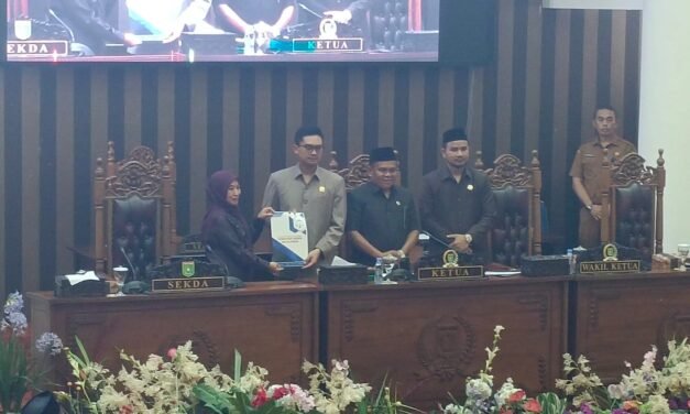 Pemkab Resmi Sampaikan Raperda Perubahan Kedua atas Perda No.1 2024 tentang Pajak Daerah dan Retribusi Daerah