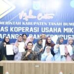 19 Pelaku Usaha Mikro di Tanbu Bahagia Terima Sertifikat Halal