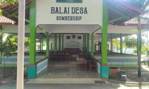 Jalan Rusak Pengkol–Tripan Tak Kunjung Diperbaiki, Pengendara Terjatuh