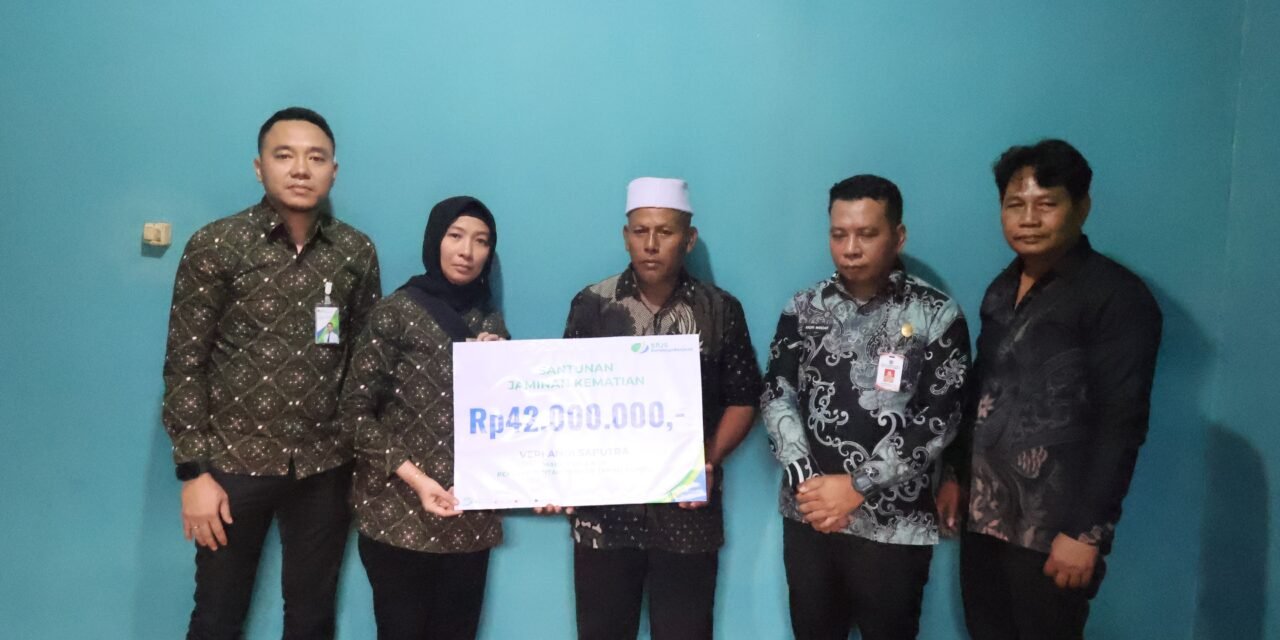 BPJS Ketenagakerjaan Batulicin Serahkan Santunan JKM Rp84 Juta kepada Dua Keluarga Pekerja