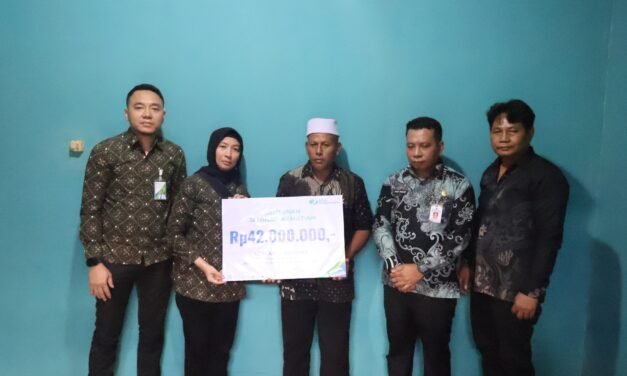 BPJS Ketenagakerjaan Batulicin Serahkan Santunan JKM Rp84 Juta kepada Dua Keluarga Pekerja