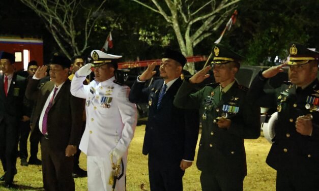 Bupati Tanbu Hadiri Apel Renungan Suci dan Ziarah Makam Pahlawan untuk Sambut HUT RI ke-81