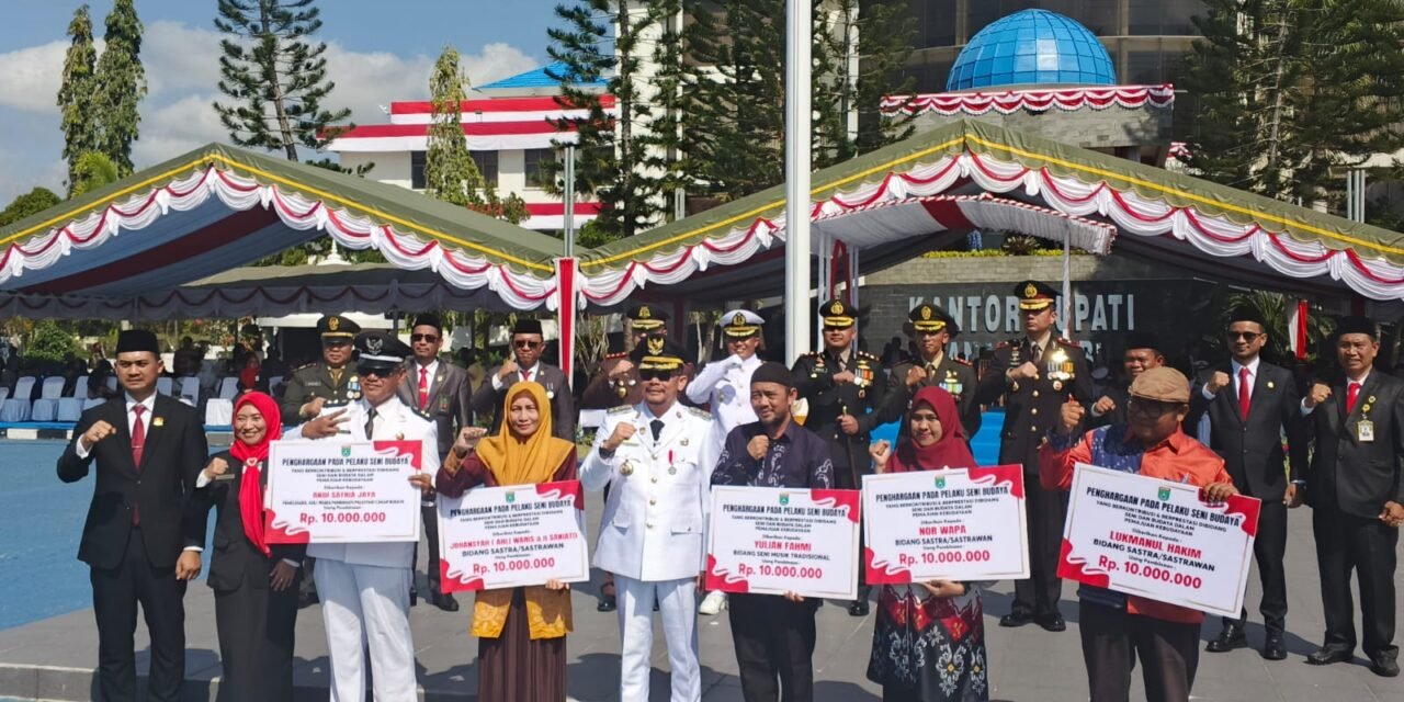 Moment HUT RI ke-81, Bupati Tanbu Apresiasi Jasa Veteran dan Pegiat Seni Budaya dalam Membangun Bangsa