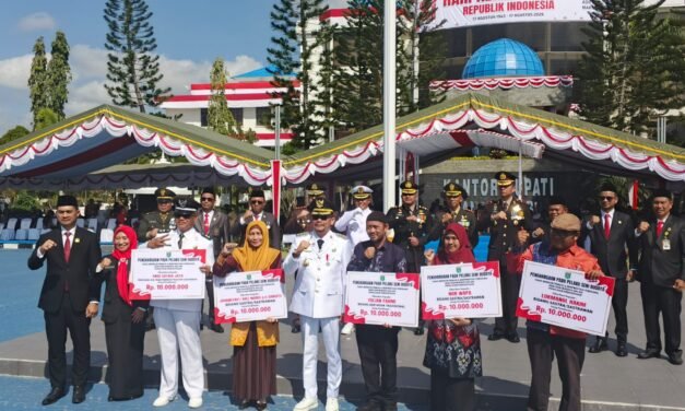 Moment HUT RI ke-81, Bupati Tanbu Apresiasi Jasa Veteran dan Pegiat Seni Budaya dalam Membangun Bangsa