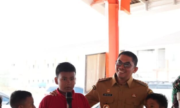 Bupati Tanbu Berbincang Langsung dengan Pelajar Sekolah Rakyat Terintegrasi Tanbu