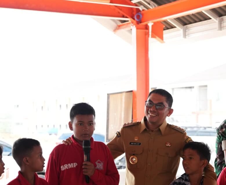Bupati Tanbu Berbincang Langsung dengan Pelajar Sekolah Rakyat Terintegrasi Tanbu