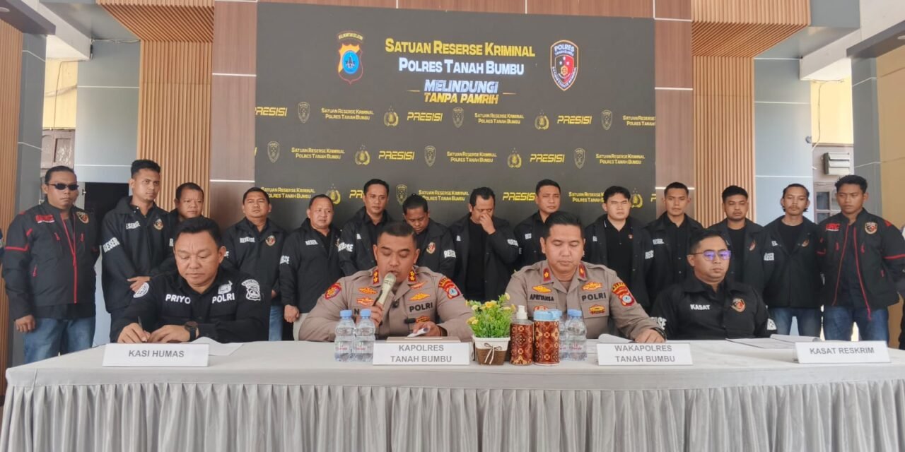 Emosi Saat Cek-cok Dengan Istri Dilerai Warga Bacok Ketua RT nya Hingga Tewas