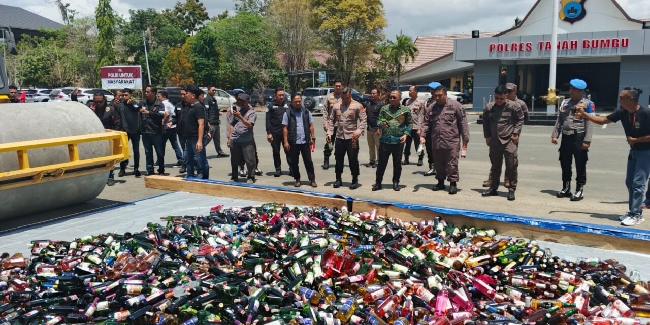 Polres Tanbu Musnahkan 2.946 Botol Miras Ilegal