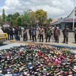 Polres Tanbu Musnahkan 2.946 Botol Miras Ilegal