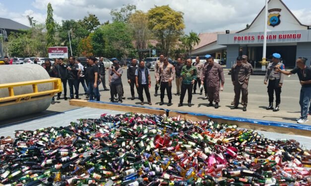 Polres Tanbu Musnahkan 2.946 Botol Miras Ilegal
