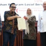Pemkab Tanbu Terima Sertifikat Tanah Aset BMD dalam Rangkaian Rapat Kunjungan Kerja