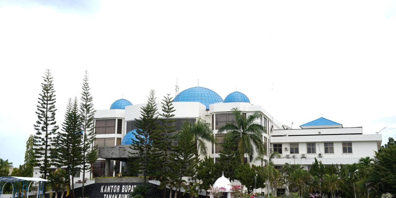 Pemkab Tanbu Laksanakan Rehabilitasi Pembangunan Atap Kantor Bupati