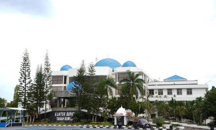 Pemkab Tanbu Laksanakan Rehabilitasi Pembangunan Atap Kantor Bupati