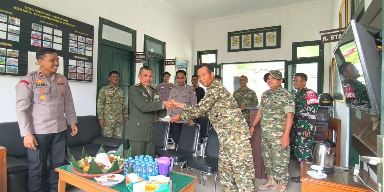 Peringati HUT ke-81 TNI, Koramil 1022-05 Karang Bintang Terima Silaturahmi Kapolsek Karang Bintang