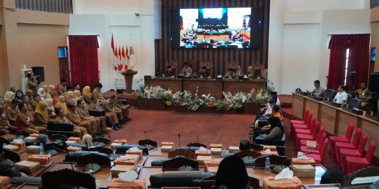 Dua Raperda Inisiatif DPRD Disampaikan di Rapat Paripurna di Gedung DPRD Tanbu