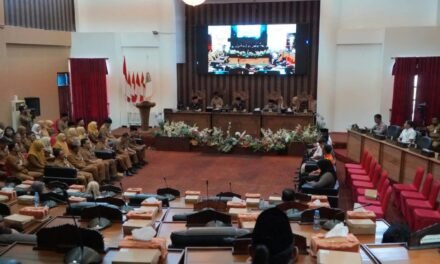 Dua Raperda Inisiatif DPRD Disampaikan di Rapat Paripurna di Gedung DPRD Tanbu
